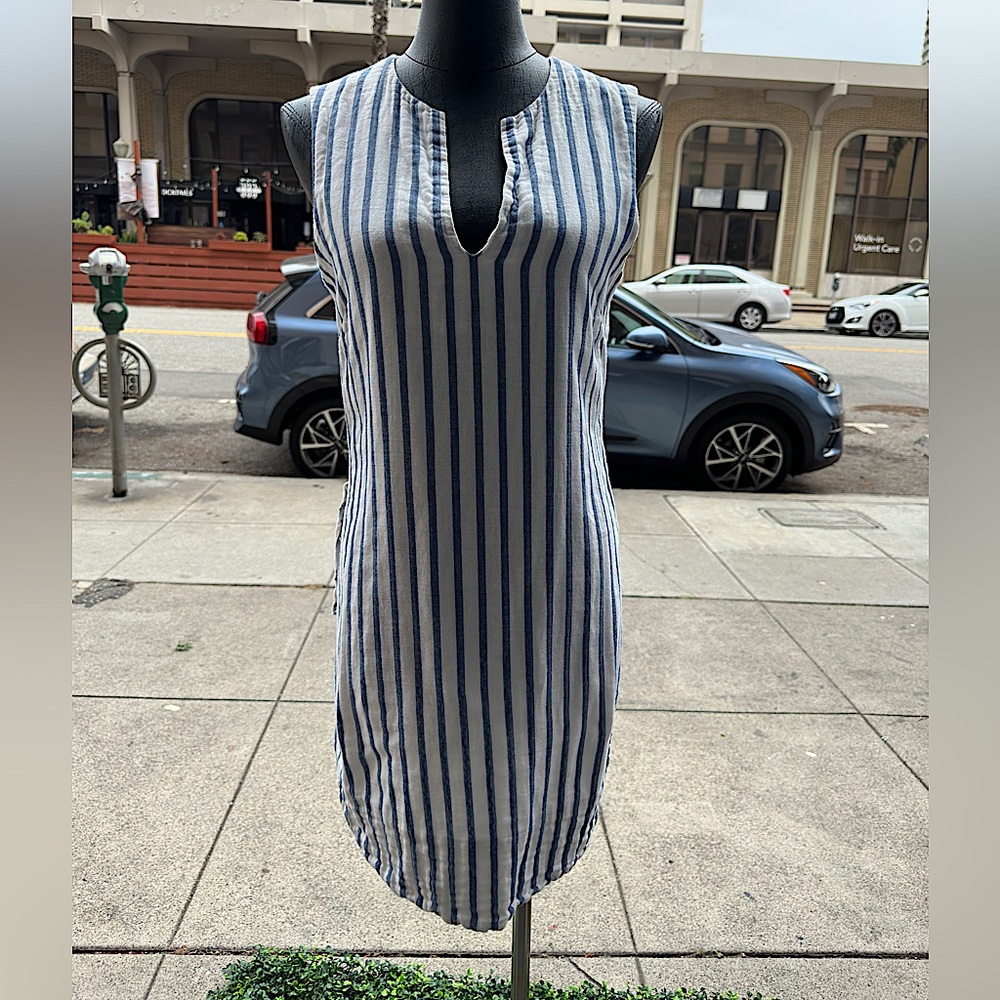 a multi pattern blue and white knee length dress